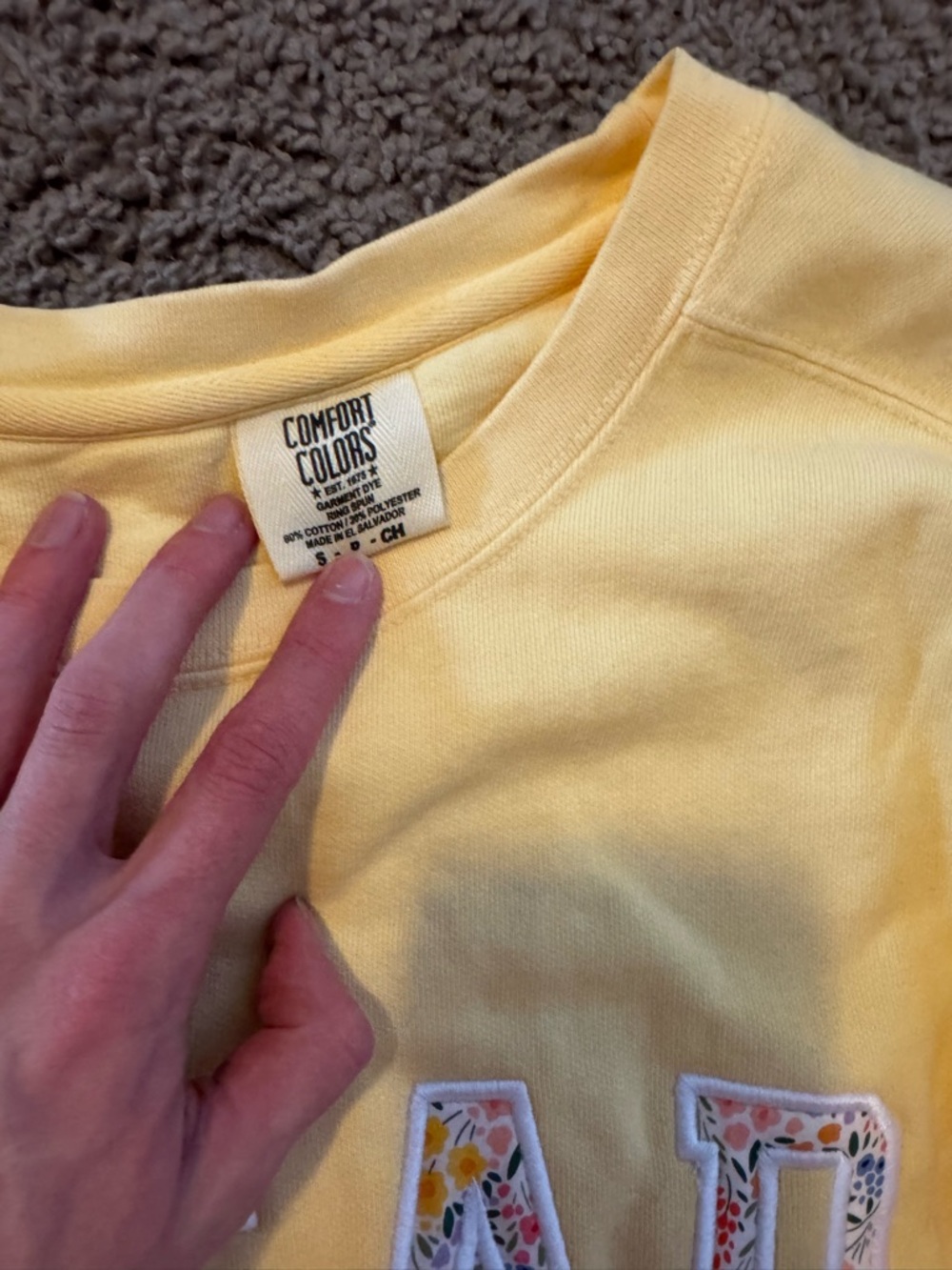 Yellow 'READ' Crewneck Sweatshirt - - Picture 2 of 3